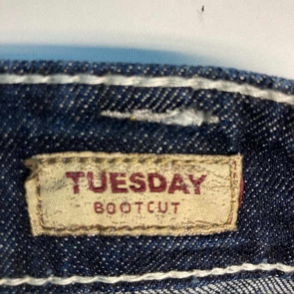 SILVER JEANS Sz 31 Tuesday Bootcut Faded Whisker  Dark Jeans - Picture 12 of 13
